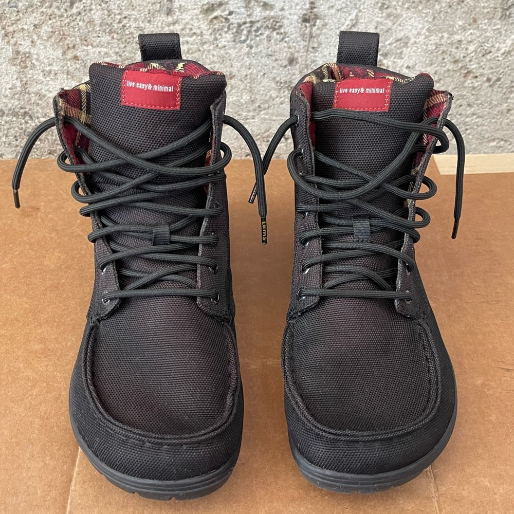 Super Comfortable Minimalist Boulder Boots - Size 42 - US Women 10, Men 8.5